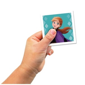 Joc de memorie Clementoni Memo Game Frozen cu 48 de carduri colorate ilustrate cu personajele Elsa, Anna, Olaf și prietenii lor din universul Frozen.