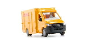 Machetă Mercedes-Benz Sprinter DHL SIKU 1920 în culorile galben și roșu specifice DHL, cu acoperiș detașabil, uși funcționale și caroserie metalică detaliată.