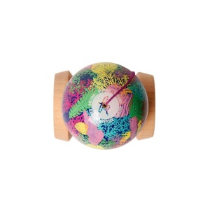 Kendama Record Liquid Love Sticky MC – kendama premium din lemn de fag, finisaj Sticky Match Clear, echilibru excepțional și design violet inspirat de ocean.