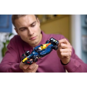 LEGO Speed Champions Oracle Red Bull Racing RB20, model Formula 1® cu 251 de piese, cockpit detaliat și minifigurină pilot pentru colecționari și fani F1.