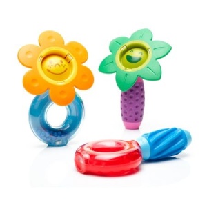 Set SmartMax My First Sounds & Flowers cu piese magnetice mari, flori colorate și elemente sonore, conceput pentru copiii cu vârste între 1 și 5 ani.