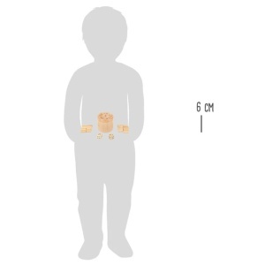 Joc din lemn Super Six Dice Game Small Foot cu compartimente numerotate, bețe colorate și zaruri, conceput pentru jocuri de strategie și noroc.