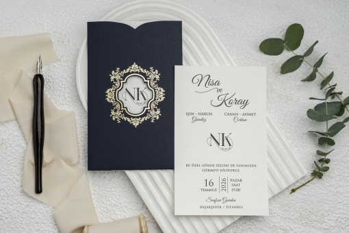 Invitatie de nunta eleganta, alb cu albastru si elemente aurii, 108x173mm – 9162