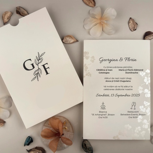 Invitatie de nunta alba cu flori argintii si design elegant premium – 13329