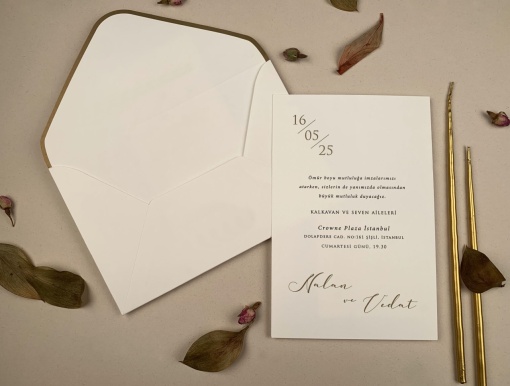Invitatie de nunta moderna cu font editorial si plic sofisticat – 12259