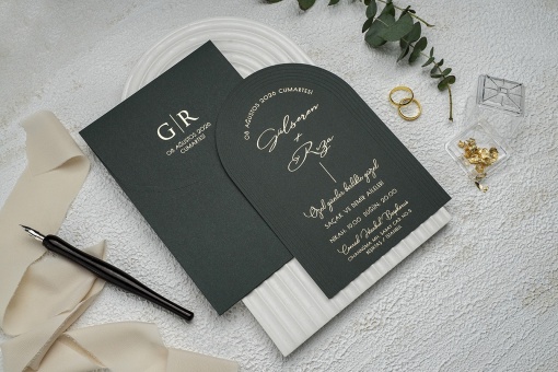 Invitatie de nunta semirotunda verde, cu plic verde, 135x193mm – 9372