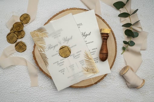 Invitatie de nunta, cu hartie de calc si elemente aurii, 133x193mm – 9328