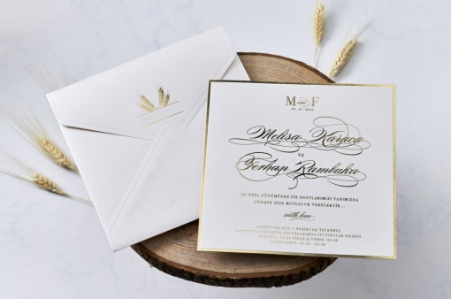 Invitatie de nunta, alba, cu chenar auriu si plic, 183x183mm – 1186