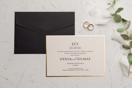 Invitatie de nunta beige, cu chenar auriu si plic negru, 135x193mm – 9234