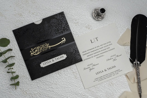 Invitatie de nunta eleganta, alb-negru, cu element auriu, 145x145mm – 9179