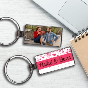 Breloc personalizat cu o fotografie si numele cuplului