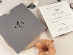 Invitatie de nunta crem cu plic gri si design minimalist elegant – 13317,4,Creativ.ro