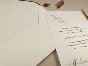 Invitatie de nunta moderna cu font editorial si plic sofisticat – 12259,3,Creativ.ro