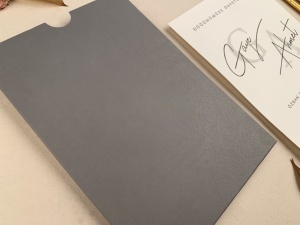 Invitatie nunta minimalista cu plic gri si initiale suprapuse - 12286,3,Creativ.ro