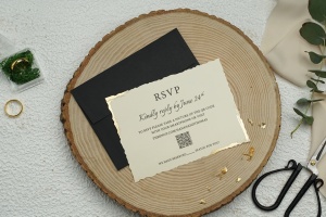 Invitatie de nunta, cu colturi aurii si plic negru, 100x135mm – 9321,2,Creativ.ro