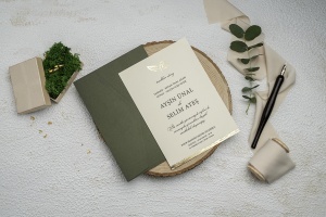Invitatie de nunta, cu margine aurie si plic verde olive, 135x193mm – 9255,2,Creativ.ro