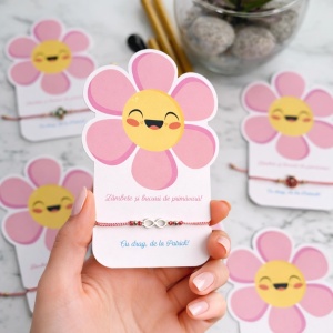 Mărțișor personalizat cu floare zâmbitoare și brățară