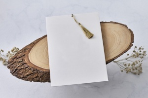 Invitatie de nunta alba, cu ciucure auriu, 148x213mm – 1142,2,Creativ.ro
