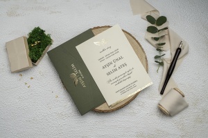 Invitatie de nunta, cu margine aurie si plic verde olive, 135x193mm – 9255,3,Creativ.ro
