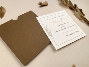 Invitatie de nunta rustica minimalista cu plic kraft si frunza decorativa – 12255,2,Creativ.ro