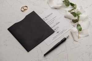 Invitatie de nunta alba, cu ambalaj negru, 149x149mm – 9236,2,Creativ.ro