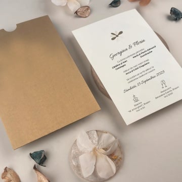 Invitatie de nunta alba cu floare decupata si plic auriu metalizat – 13331,1,Creativ.ro