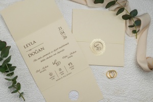 Invitatie de nunta eleganta, beige, cu element auriu, 150x150mm – 9149,1,Creativ.ro