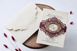 Invitatie de nunta eleganta, cu plic si element grena cu auriu, 144x207mm – 1114,2,Creativ.ro