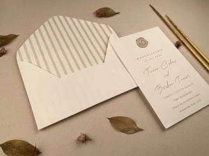 Invitatie de nunta cu monograma si plic cu interior dungi – 12257,2,Creativ.ro