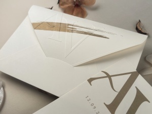 Invitatie de nunta alba cu accente aurii si design modern minimalist – 13332,2,Creativ.ro