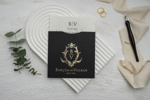 Invitatie de nunta alba, cu ambalaj negru, 149x149mm – 9236,1,Creativ.ro