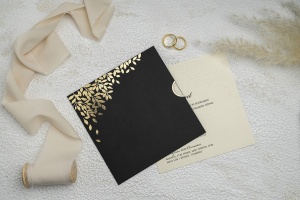 Invitatie de nunta, cu ambalaj negru si frunze aurii, 150x150mm – 9253,2,Creativ.ro