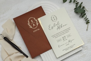 Invitatie de nunta, cu colturi aurii si plic rosu-grena, 135x193mm – 9248,4,Creativ.ro