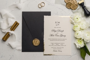 Invitatie de nunta eleganta cu colturi aurii si plic negru, 135x193mm – 9192,5,Creativ.ro