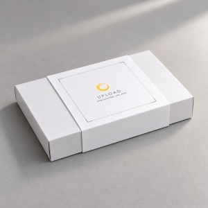 Cutie albă 21x18cm cu sleeve personalizat