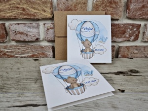 Invitatie de botez, ursulet in balon albastru, cu plic kraft, 134x149mm – 606,1,Creativ.ro