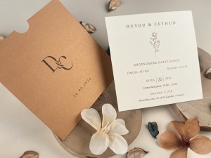 Invitatie de nunta crem cu plic si design floral minimalist – 13323,2,Creativ.ro