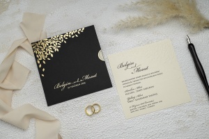 Invitatie de nunta, cu ambalaj negru si frunze aurii, 150x150mm – 9253,3,Creativ.ro