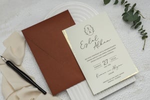 Invitatie de nunta, cu colturi aurii si plic rosu-grena, 135x193mm – 9248,1,Creativ.ro
