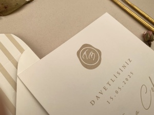 Invitatie de nunta cu monograma si plic cu interior dungi – 12257,3,Creativ.ro