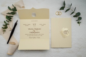 Invitatie de nunta vintage, ivoire cu elemente aurii, 180x280mm – 9158