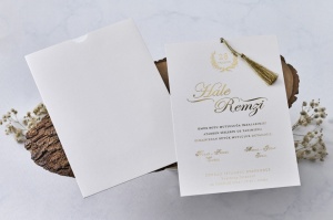 Invitatie de nunta alba, cu ciucure auriu, 148x213mm – 1142,1,Creativ.ro