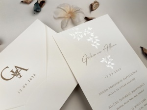 Invitatie de nunta alba cu frunze argintii si design elegant premium – 13335,3,Creativ.ro