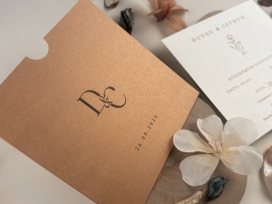 Invitatie de nunta crem cu plic si design floral minimalist – 13323,3,Creativ.ro