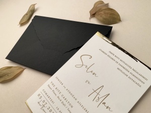 Invitatie de nunta eleganta cu margini aurii si plic negru – 12267,4,Creativ.ro