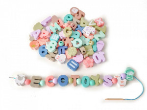 Litere si Cifre din Lemn, Ecotoys, Tip Margele, pentru Creare Siruri, Lantisoare si Bratari, 80 piese colorate - Img 3