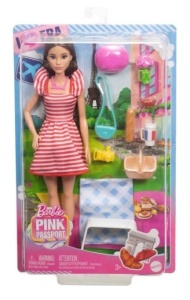 Papusa Barbie Pink Passport - Picnic in Paris cu haine si accesorii 3+ani