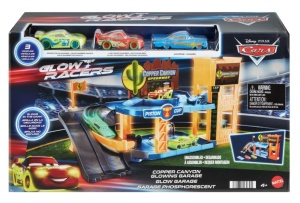 Set de joaca Mattel, Cars Glow Racers, 3 masinute/garaj, plastic, fosforescente, 4 ani+