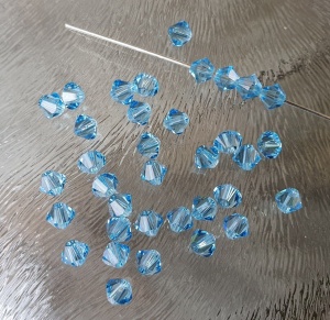 Bicónica 4 mm aqua