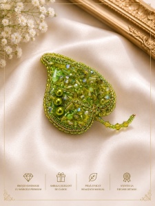 Green Whisper – Broșă Handmade Frunză